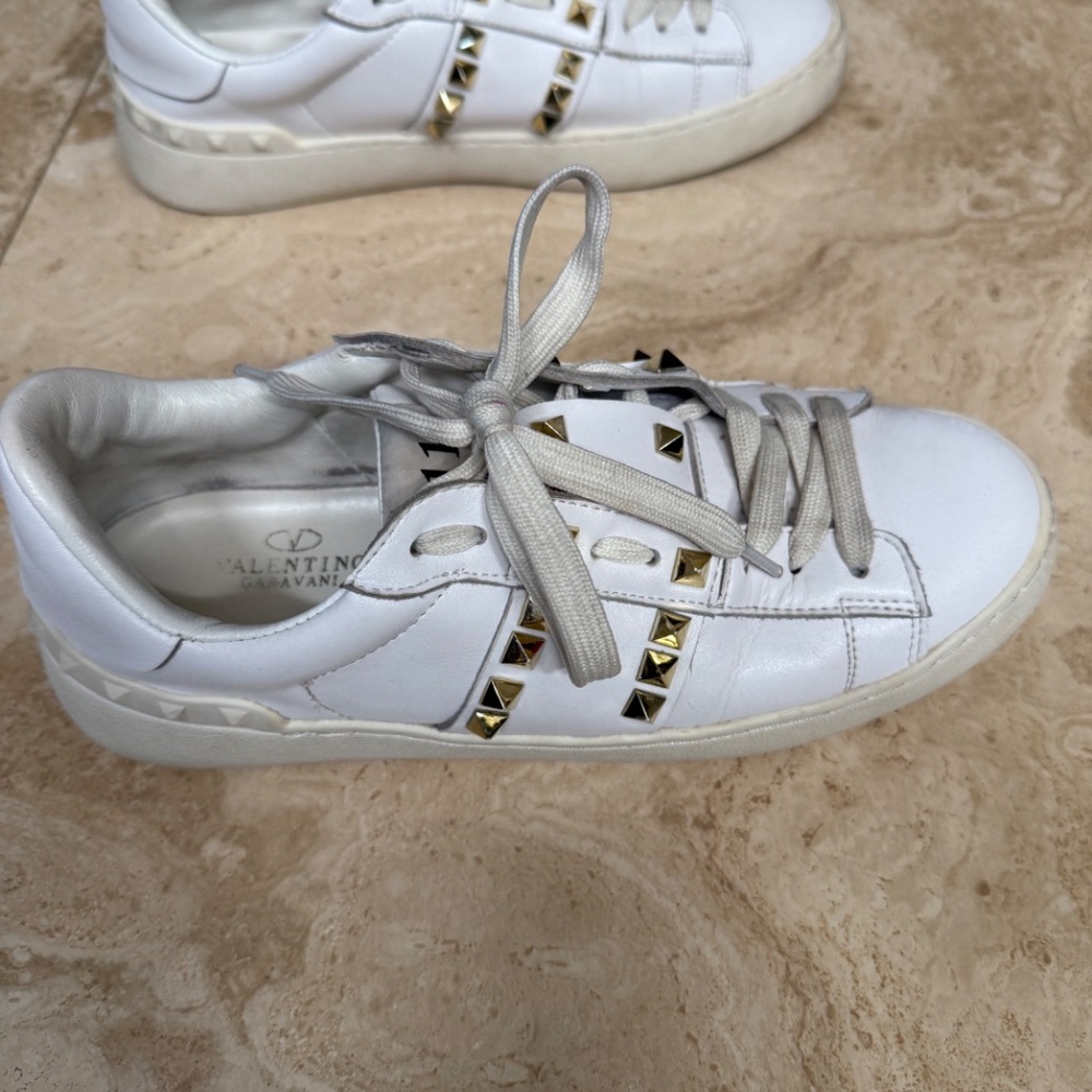 Gold rivet White sneakers